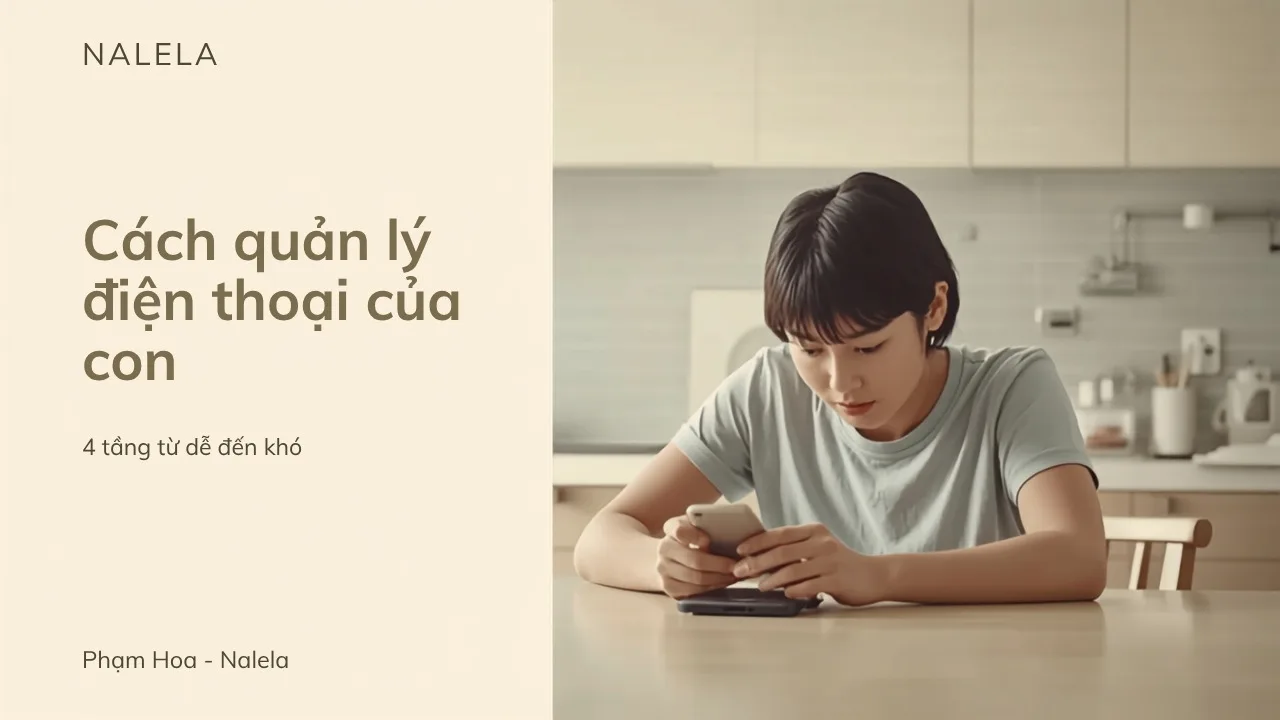 Học sinh cấp hai ngồi ở bàn ăn cầm điện thoại — cách quản lý điện thoại của con